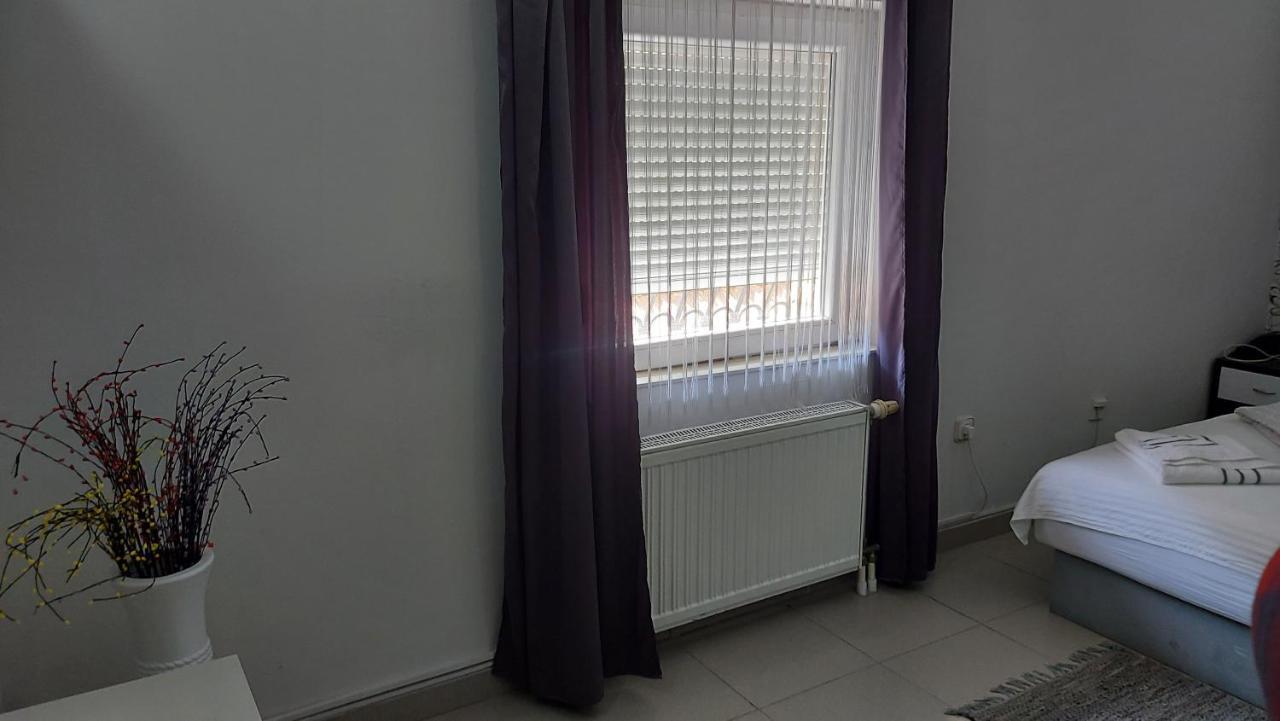 Prenociste Luna 2005 Novi Sad Ngoại thất bức ảnh